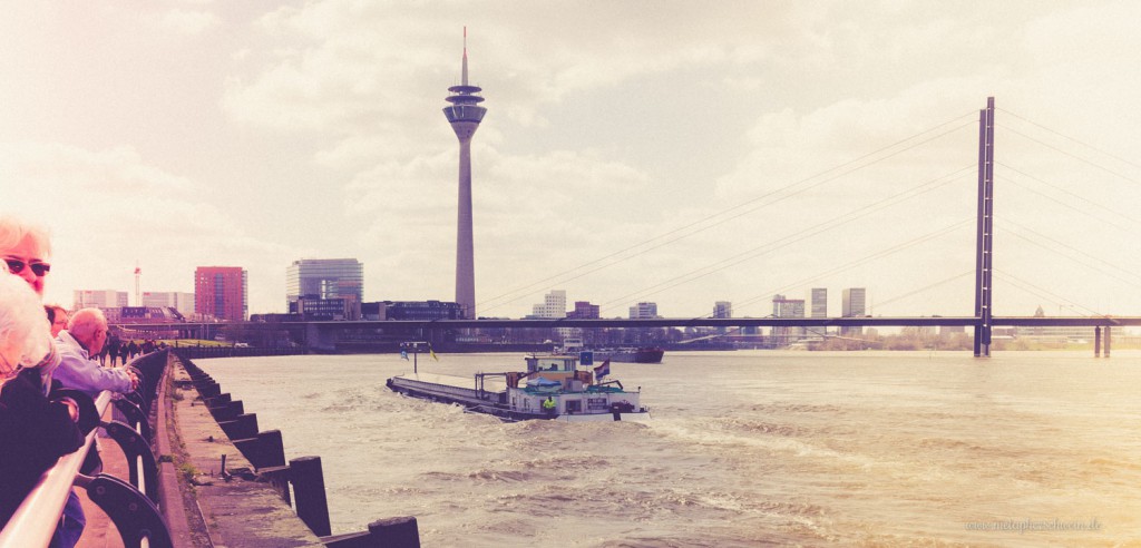 Die schöne Düsseldorfer Skyline mit Rheinturm
