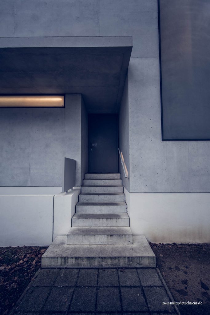 Eingangsbereich zum rekonstruiertem Haus Gropius in Dessau | © Michael Eichhorn