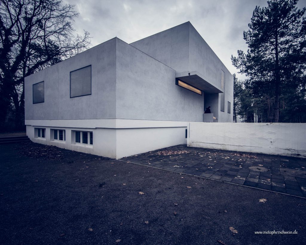 Das 2014 rekonstruierte Haus Gropius in Dessau | © Michael Eichhorn