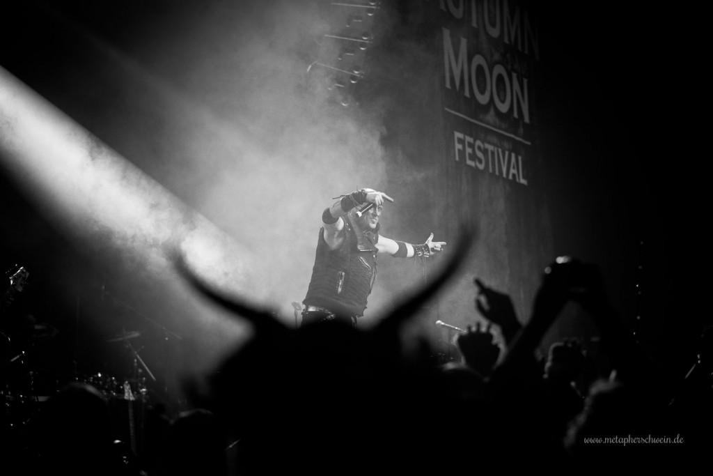 Tanzwut auf dem Autumn Moon Festival 2015 in Hameln | www.metapherschwein.de