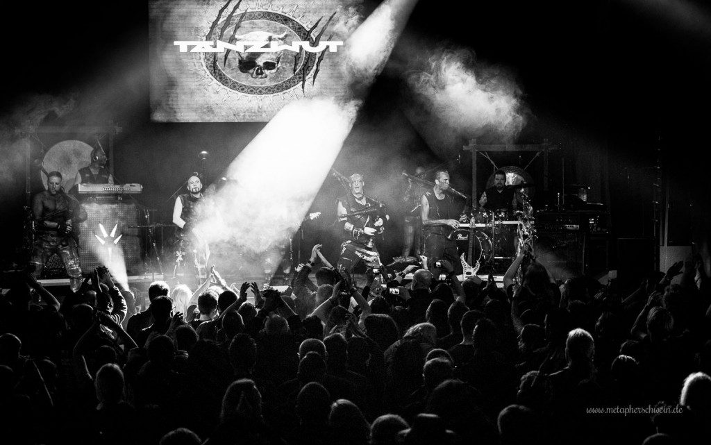 Tanzwut auf dem Autumn Moon Festival 2015 in Hameln | www.metapherschwein.de