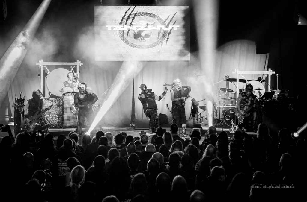 Tanzwut auf dem Autumn Moon Festival 2015 in Hameln | www.metapherschwein.de